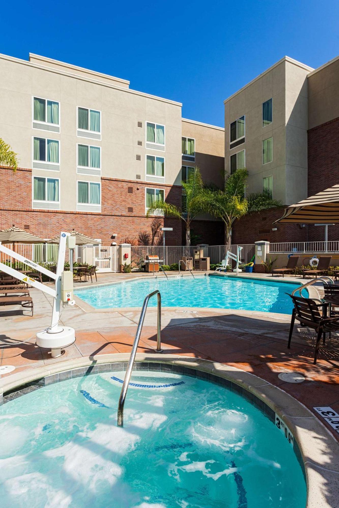 Hyatt Place San Diego-Vista/Carlsbad Екстериор снимка